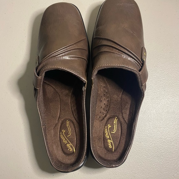 NWOT Easy Street Holly Studded Mules - Picture 3 of 4